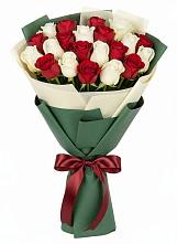 Букет Микс из красных и белых роз в Гололобово