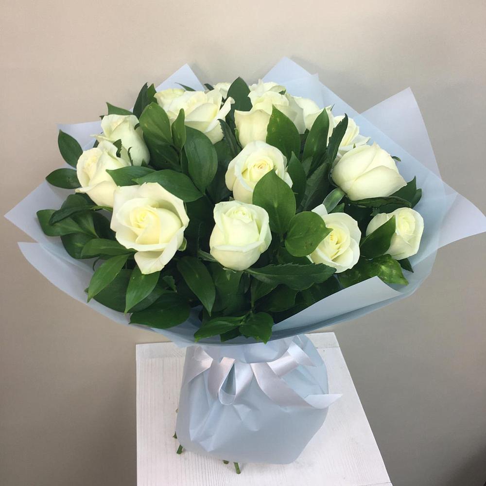 Букет 15 Белых роз Проуд в Гололобово