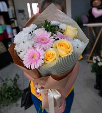 Букет цветов из:  Герберы, Розы и Хризантемы в Гололобово