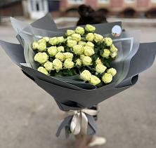 Букет Белые кустовые розы Солинеро в Гололобово