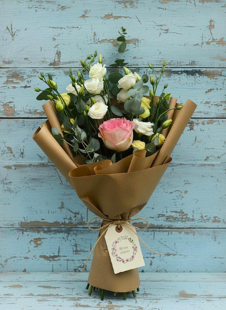 Букет цветов из: Розы и Лизиантусы в Гололобово