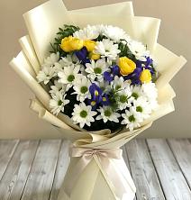 Букет цветов из:  Ирисы, Хризантемы и Розы в Гололобово