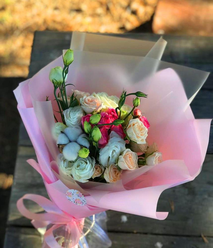 Букет цветов из: Розы и Лизиантусы в Гололобово