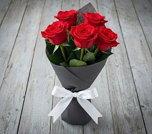 Букет 5 Красных роз Эдлесс Лав в Гололобово