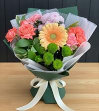 Букет цветов из:  Гвоздики, Розы, Герберы и Хризантемы в Гололобово