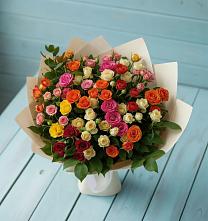 Букет Микс из разноцветных кустовых роз в Гололобово