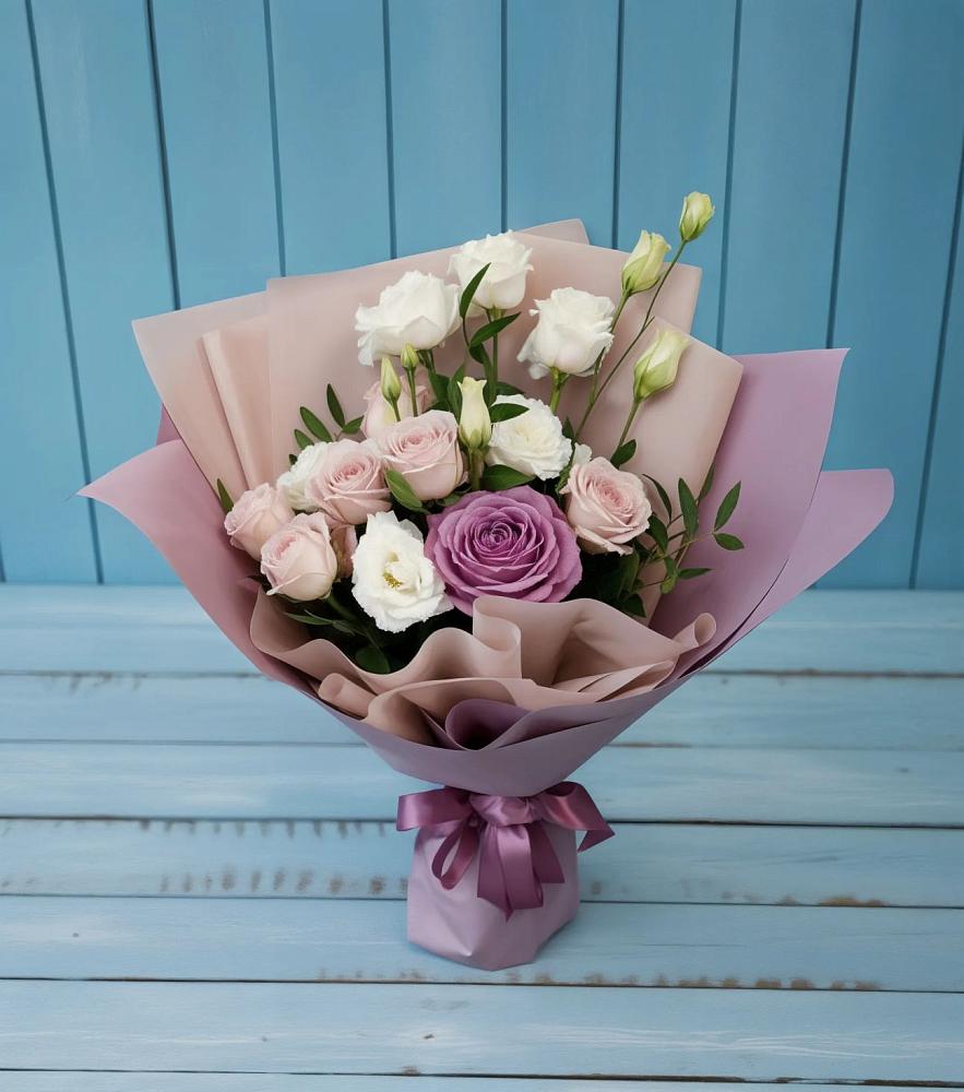 Букет цветов из: Розы и Лизиантусы в Гололобово